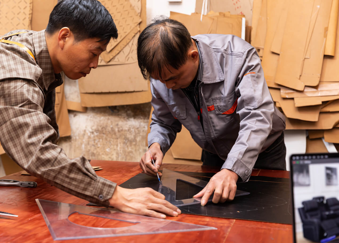 QIANTONG sofa factory fabric cutting workshop